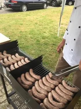 Bereidingen voor een feestelijke barbecue
